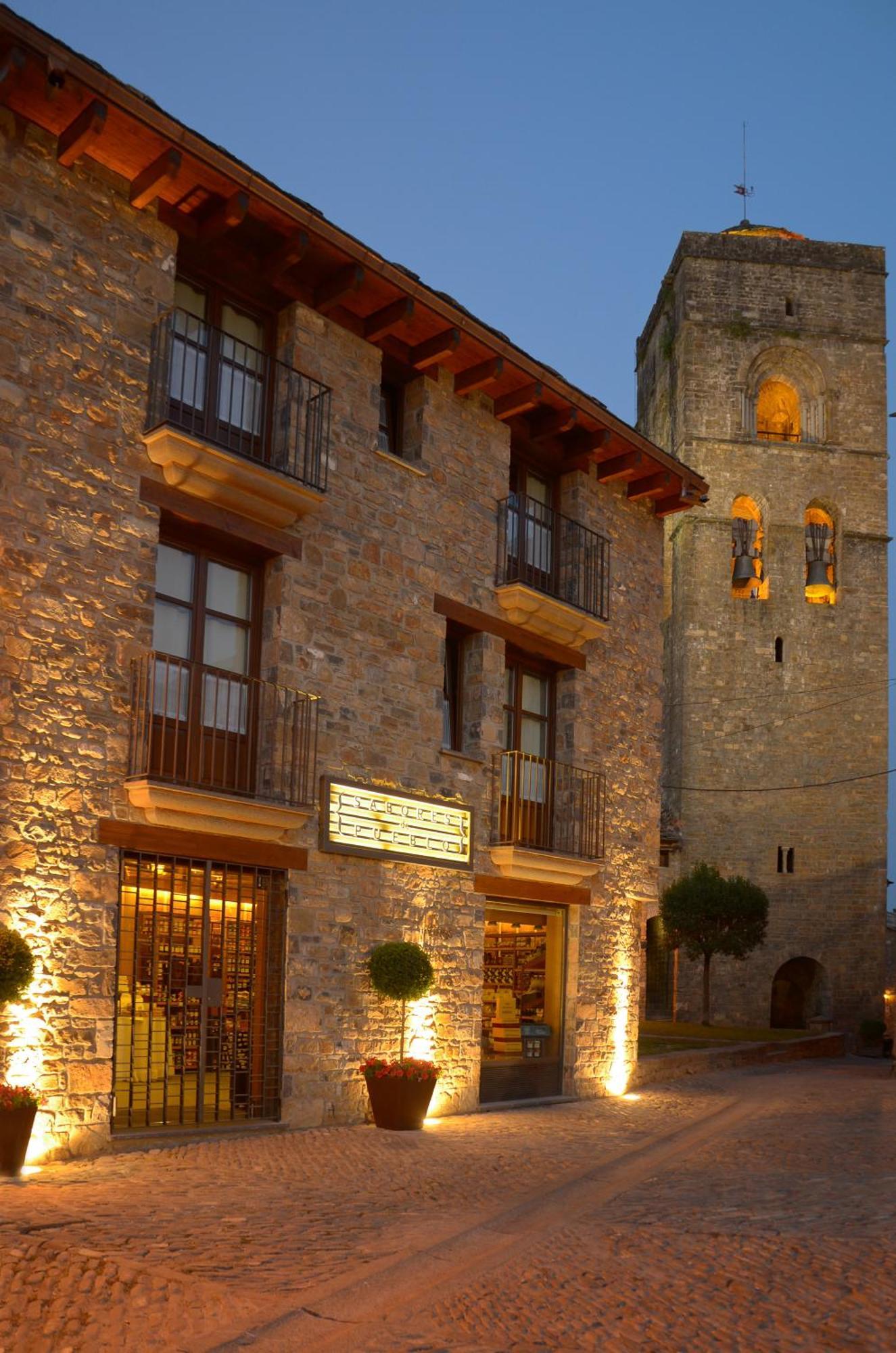 Apartamentos El Palacete De Аїнса Екстер'єр фото